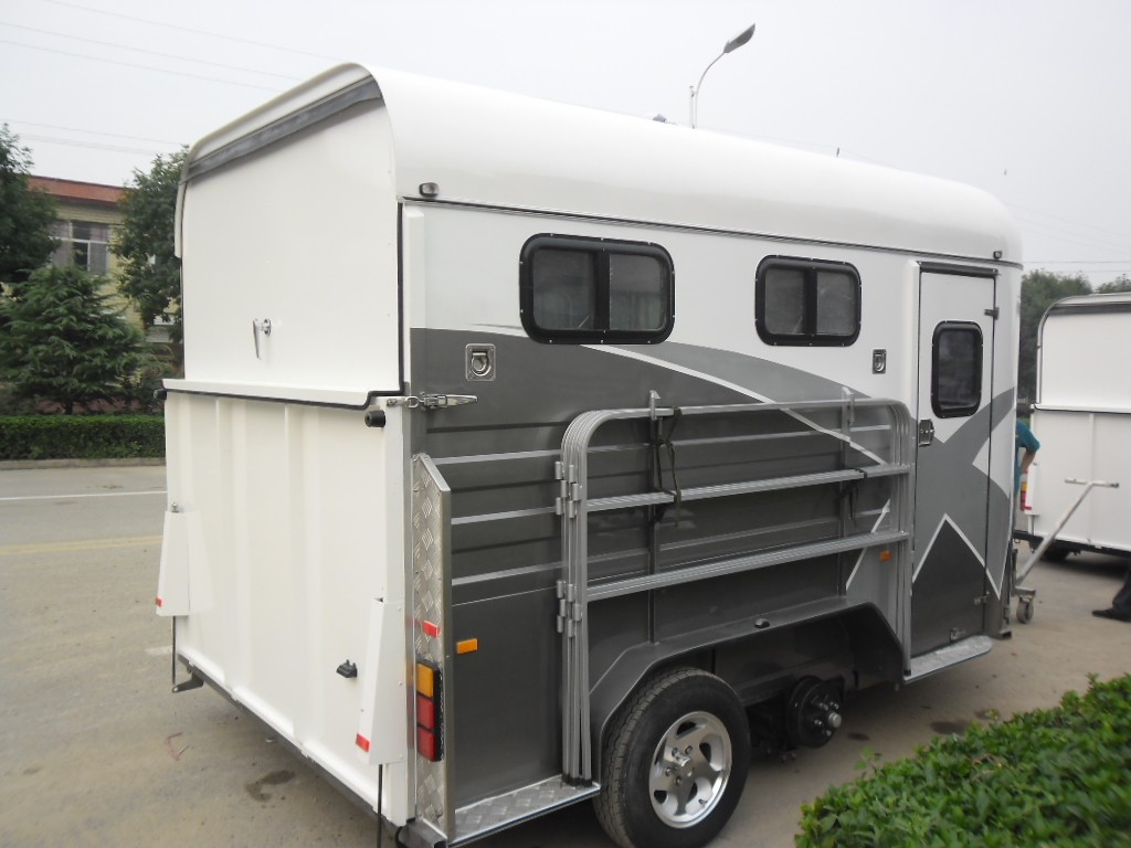 Удлиненный поплавок с угловой нагрузкой для 2 лошадей