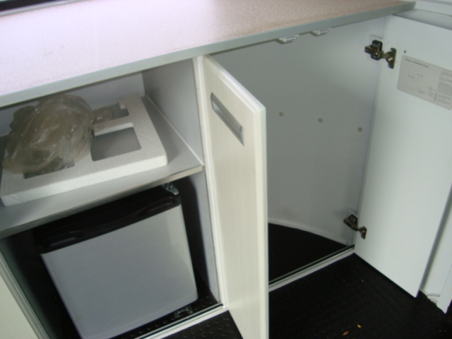 Удлиненный поплавок с угловой нагрузкой для 2 лошадей