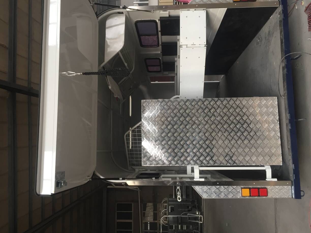 Поплавок с угловой нагрузкой для 3 лошадей