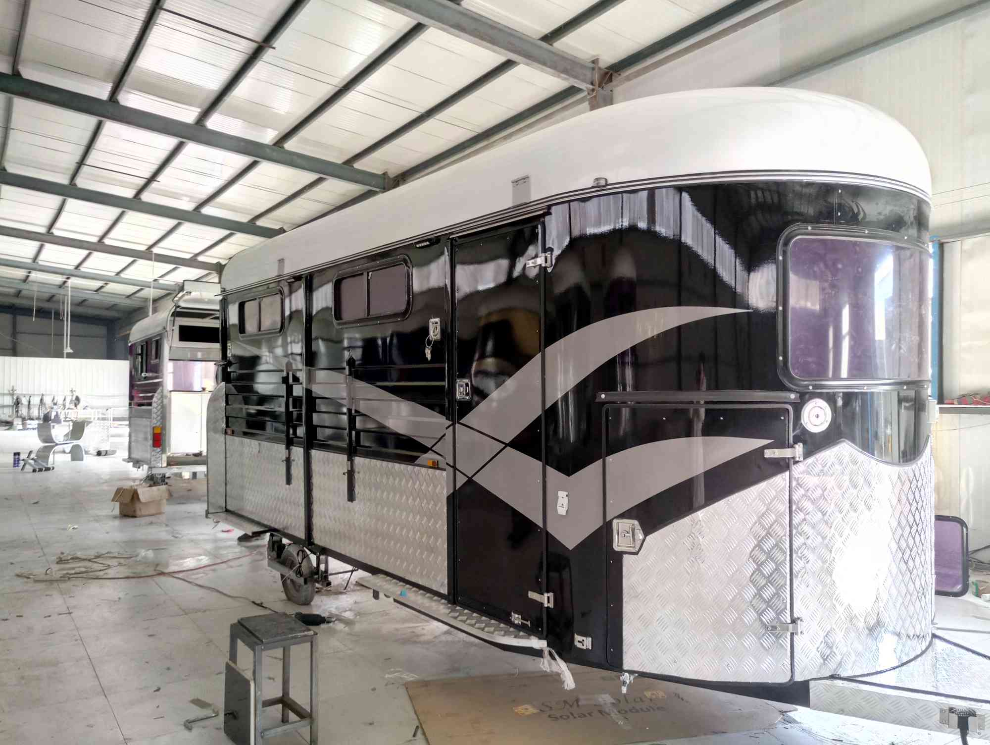 Поплавок для лошадей типа Deluxe для 3 лошадей