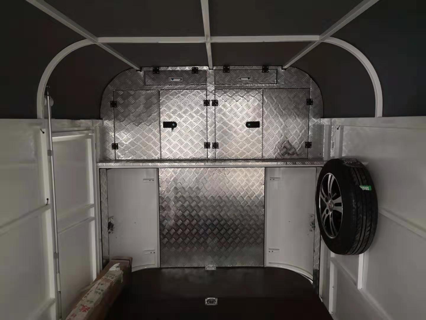 Индивидуальный поплавок для лошадей