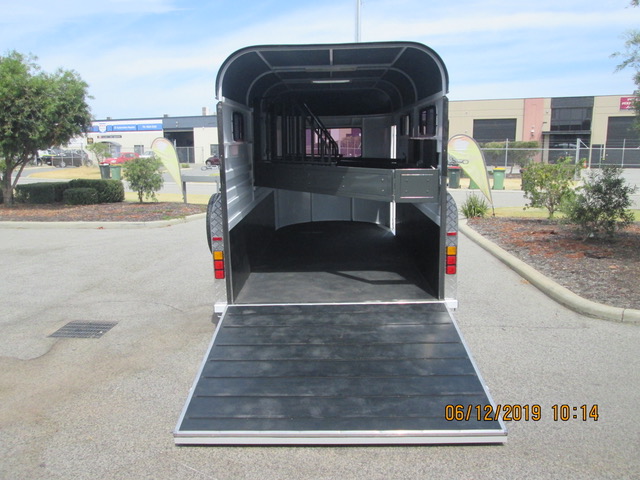 Поплавок с угловой нагрузкой для 2 лошадей