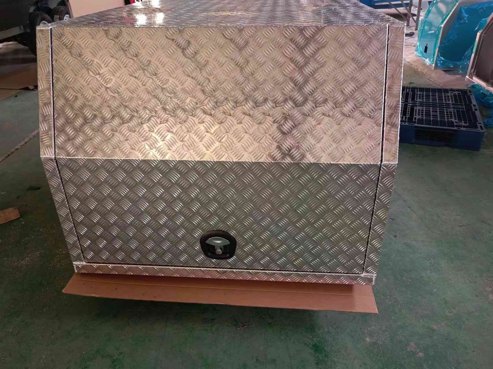 Алюминиевый навес Ute