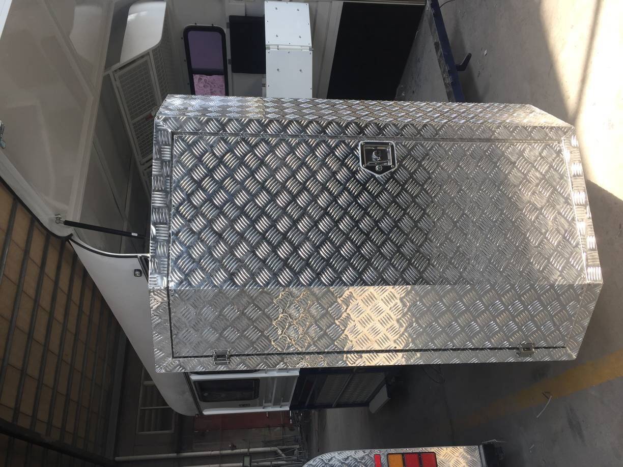 Поплавок с угловой нагрузкой для 3 лошадей