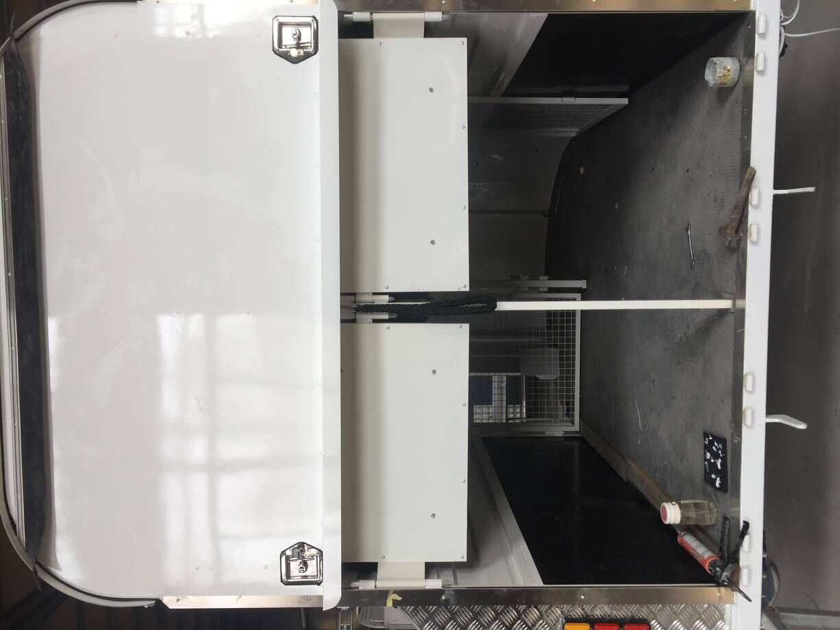 Поплавок с угловой нагрузкой для 3 лошадей