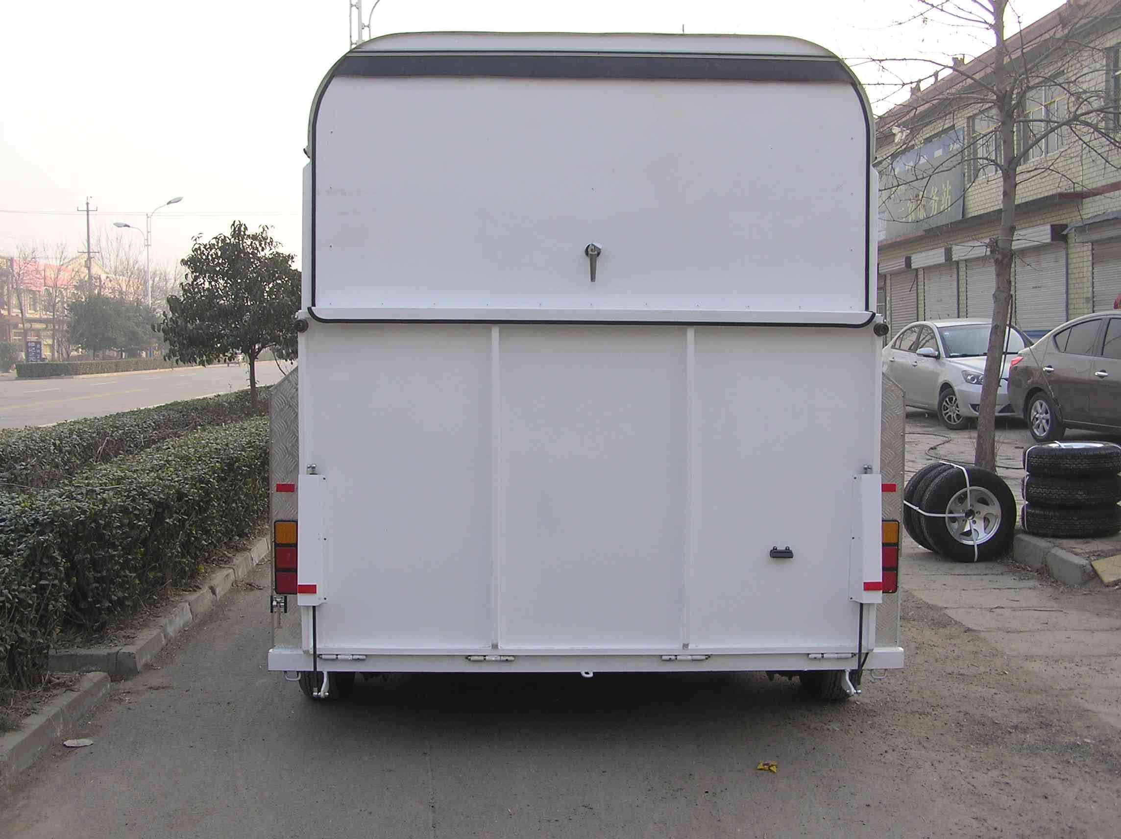 Поплавок с угловой нагрузкой для 2 лошадей