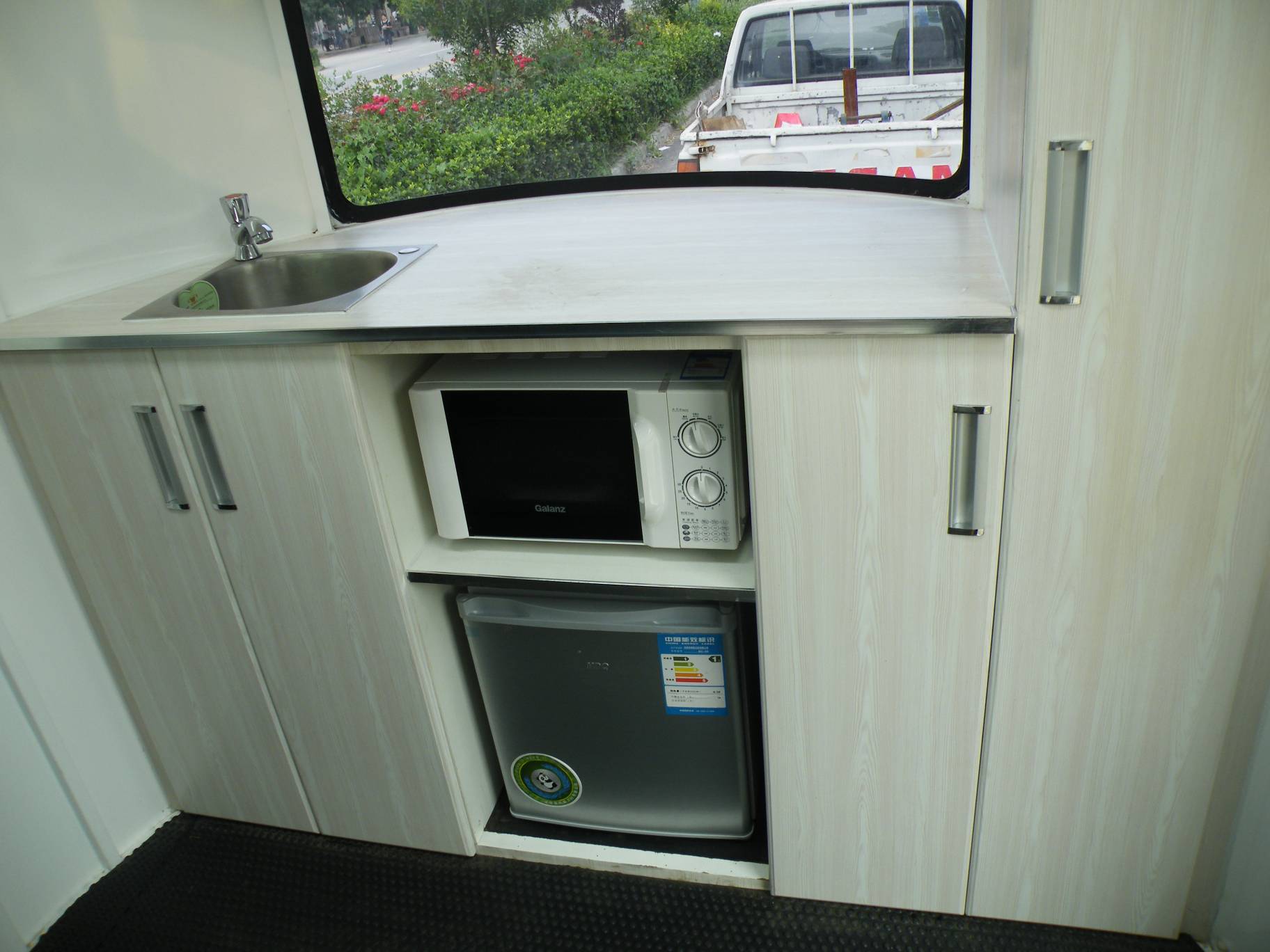 Удлиненный поплавок с угловой нагрузкой для 2 лошадей