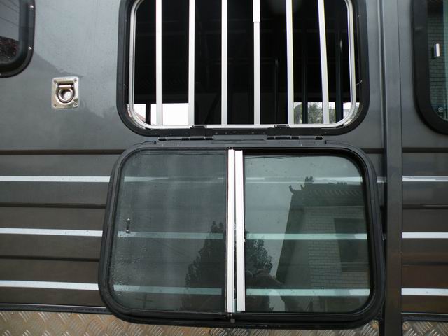 Поплавок для лошадей типа Deluxe для 3 лошадей