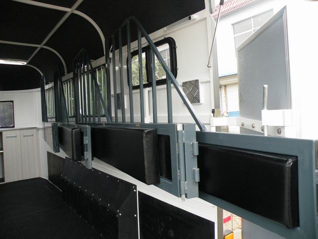 Поплавок для лошадей типа Deluxe для 3 лошадей