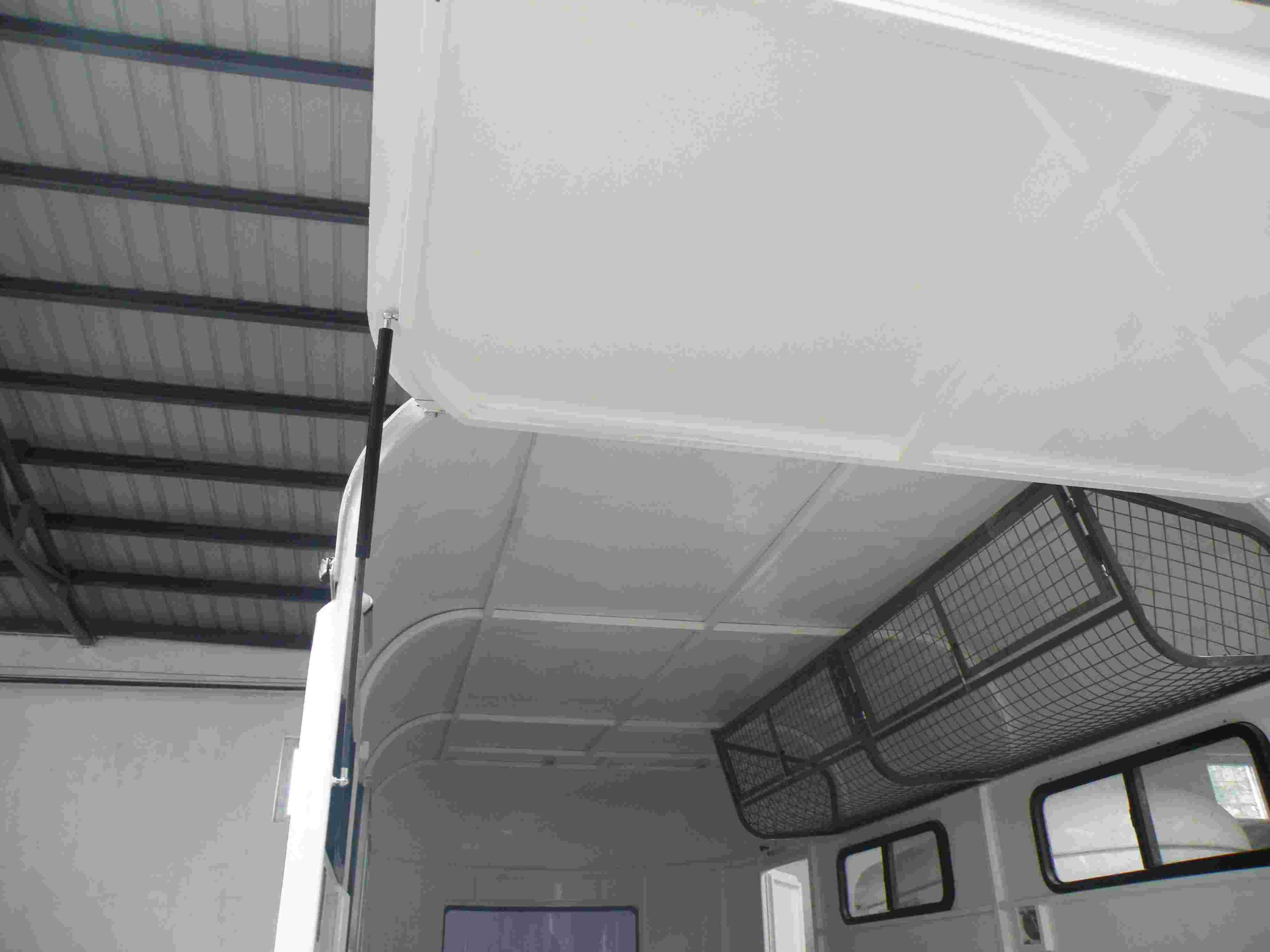 Поплавок с угловой нагрузкой для 2 лошадей