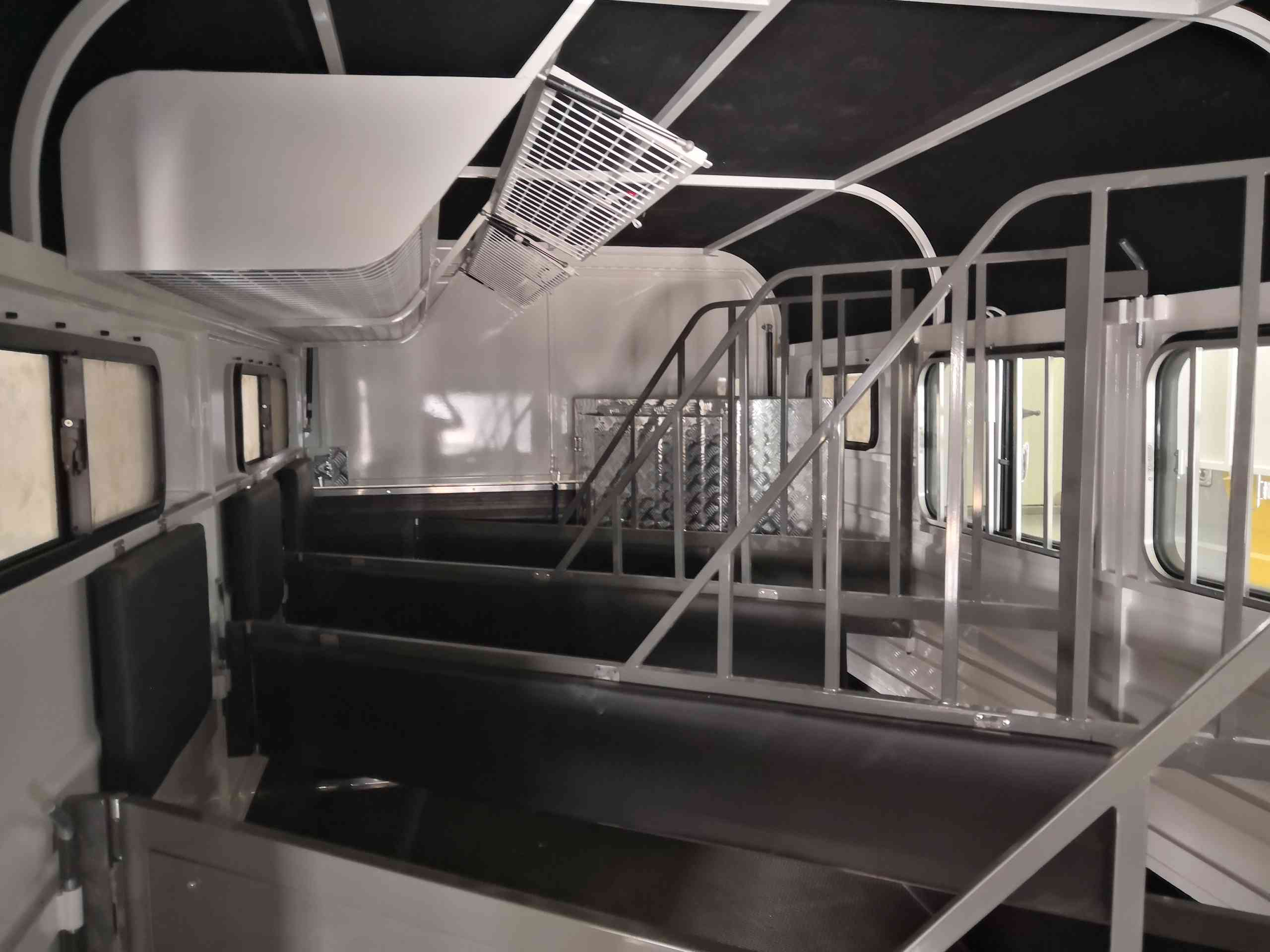 Поплавок для лошадей типа Deluxe для 3 лошадей