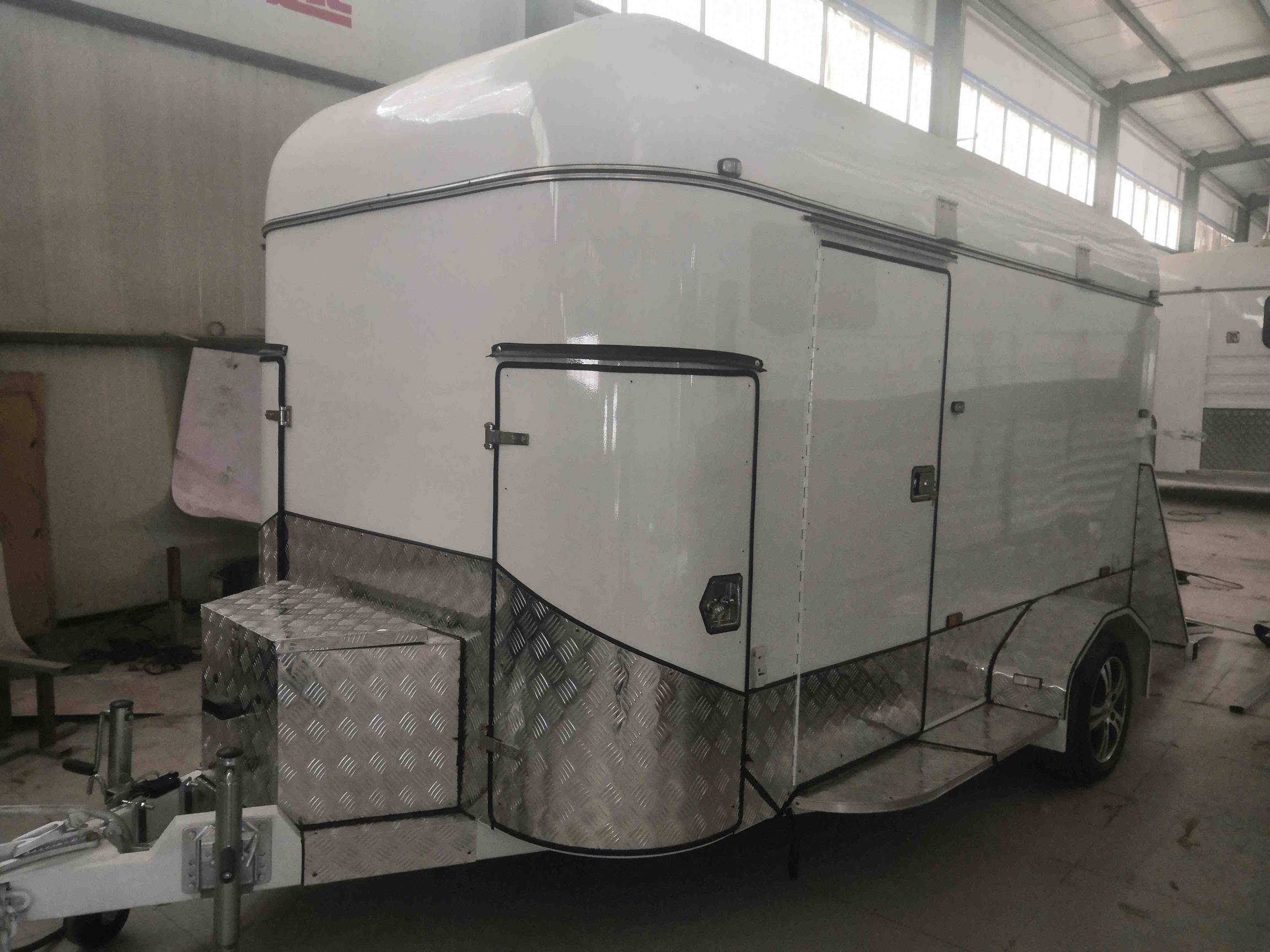 Индивидуальный поплавок для лошадей