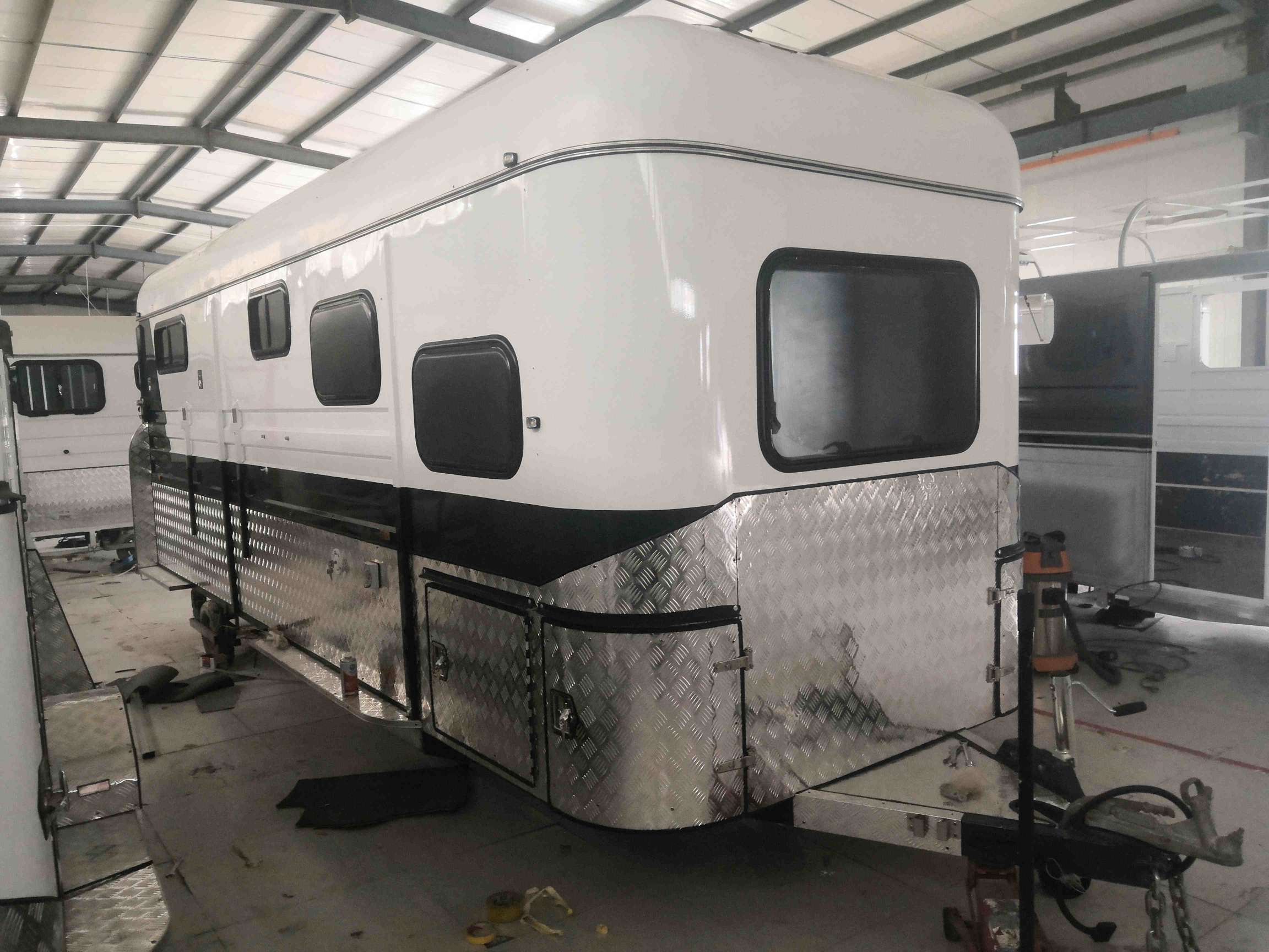 Индивидуальный поплавок для лошадей