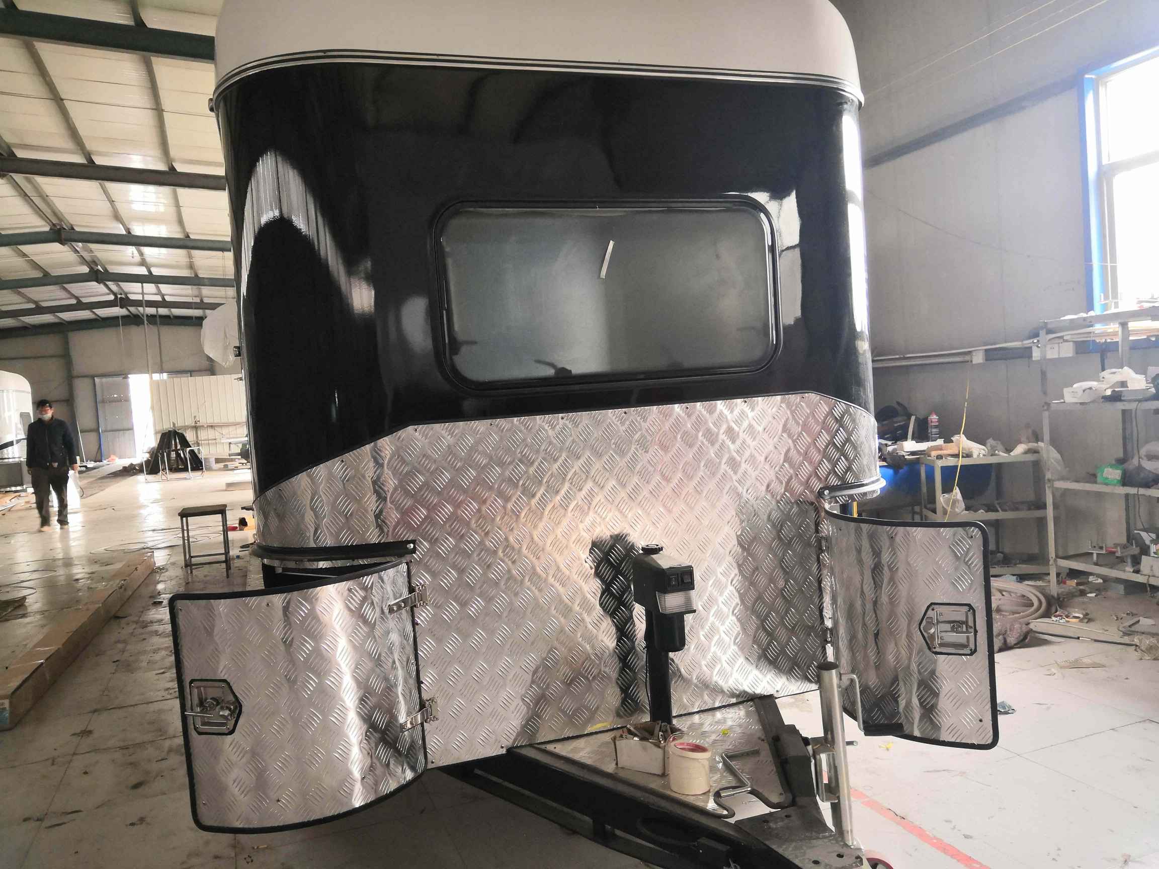 Индивидуальный поплавок для лошадей