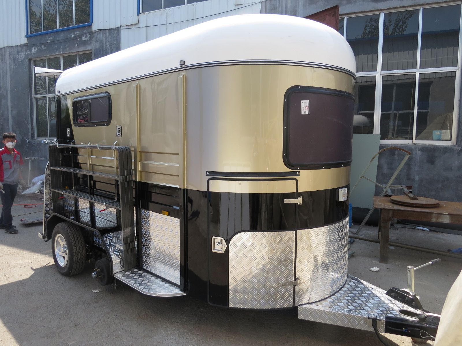 Поплавок для лошадей типа Deluxe для 2 лошадей