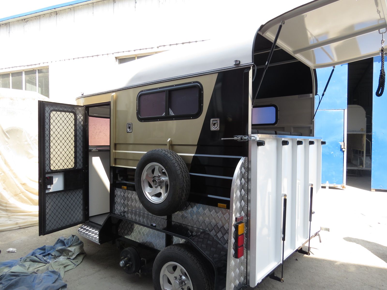 Поплавок для лошадей типа Deluxe для 2 лошадей