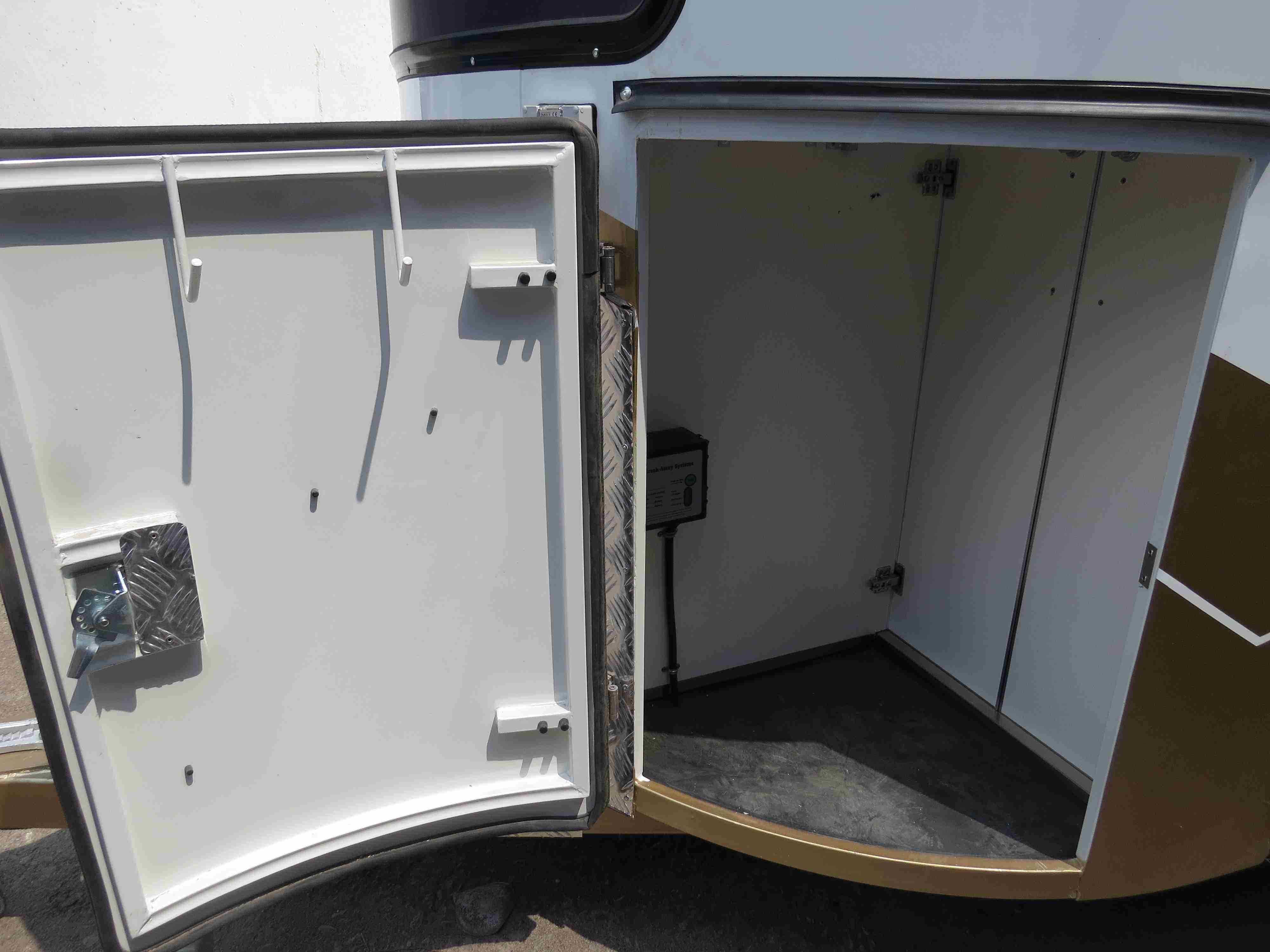 Поплавок для лошадей типа Deluxe для 2 лошадей