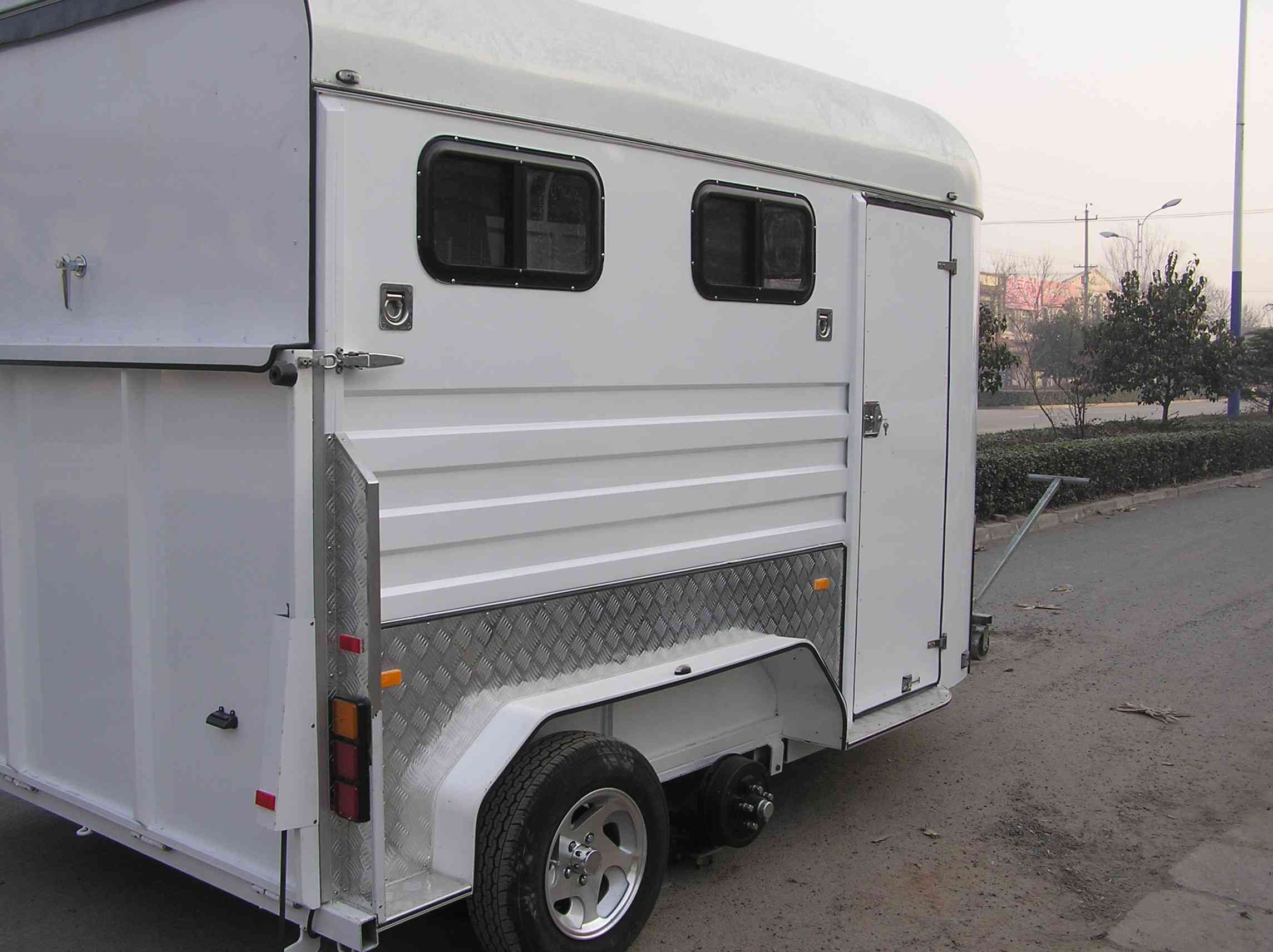 Поплавок с угловой нагрузкой для 2 лошадей