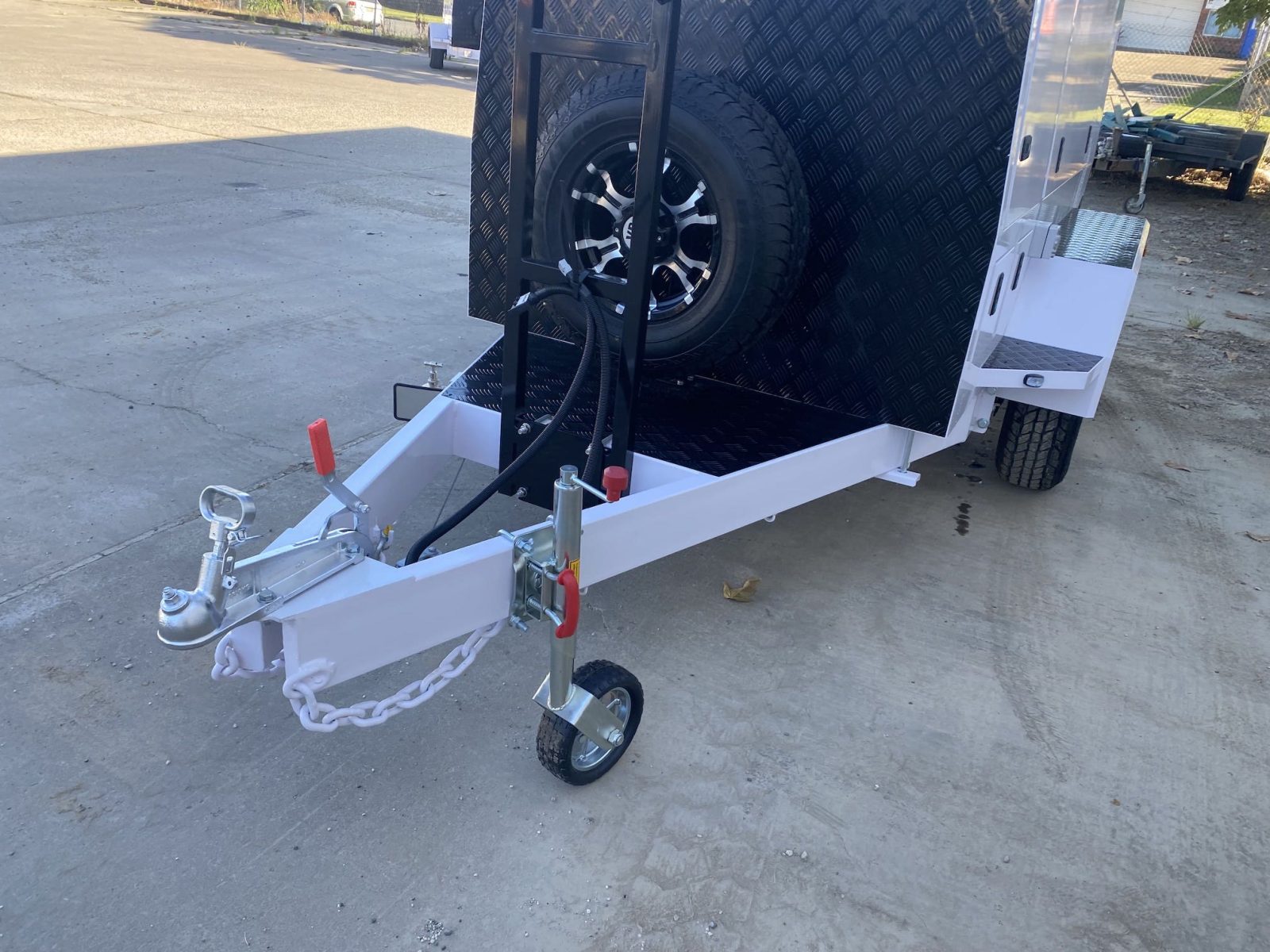 Двухосный прицеп большого размера