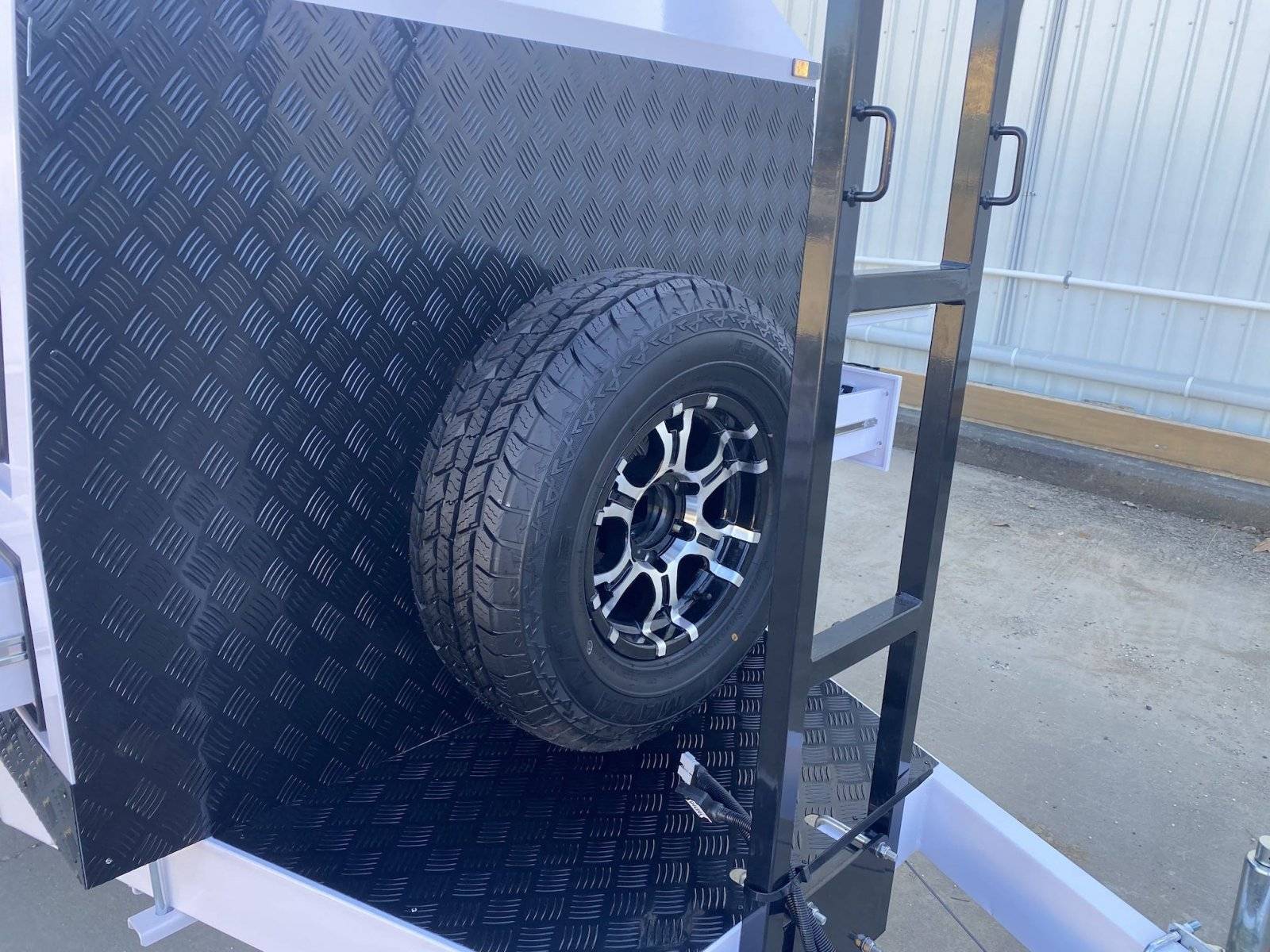 Одноосный большой прицеп для торговли