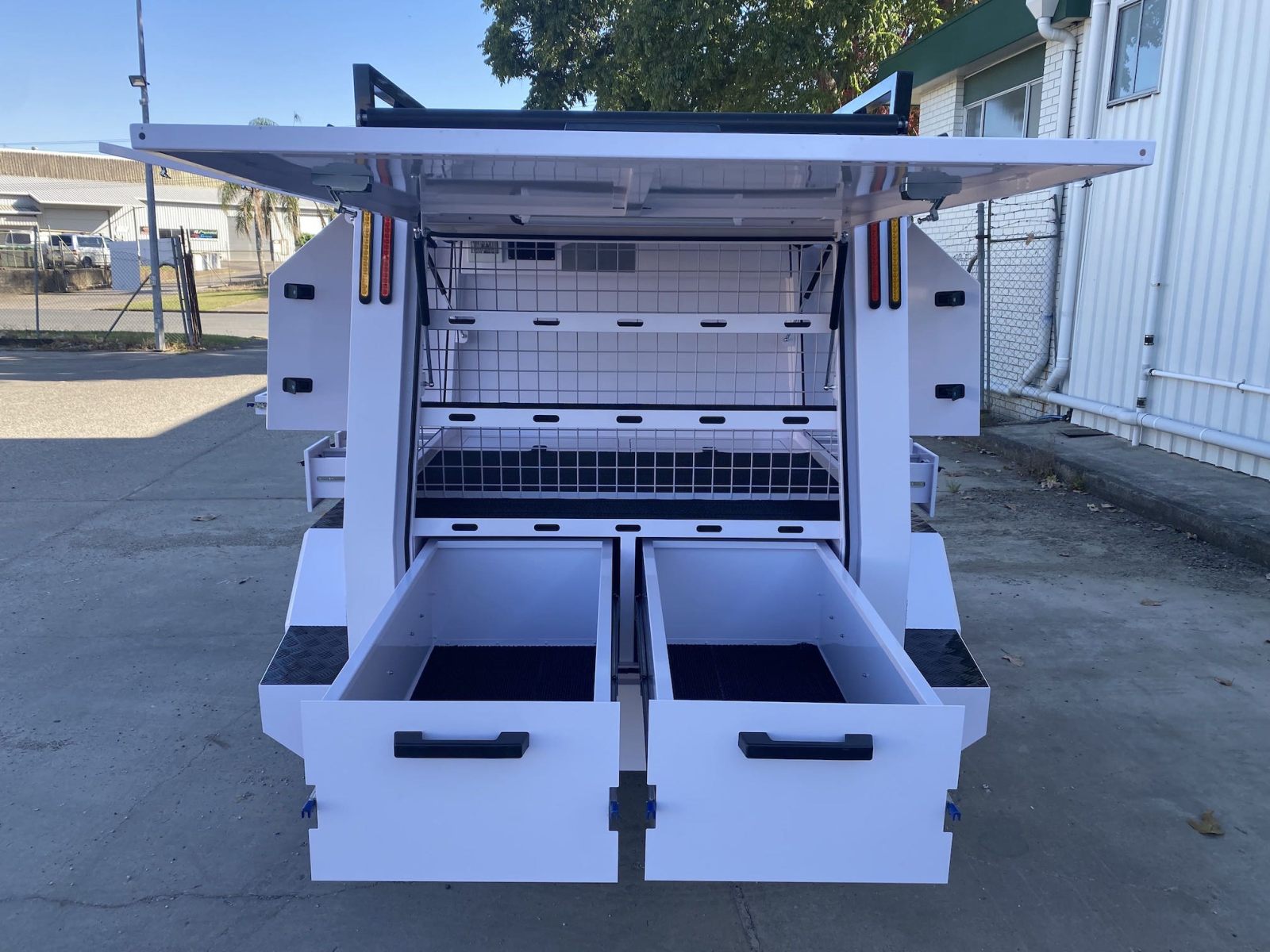 Одноосный большой прицеп для торговли