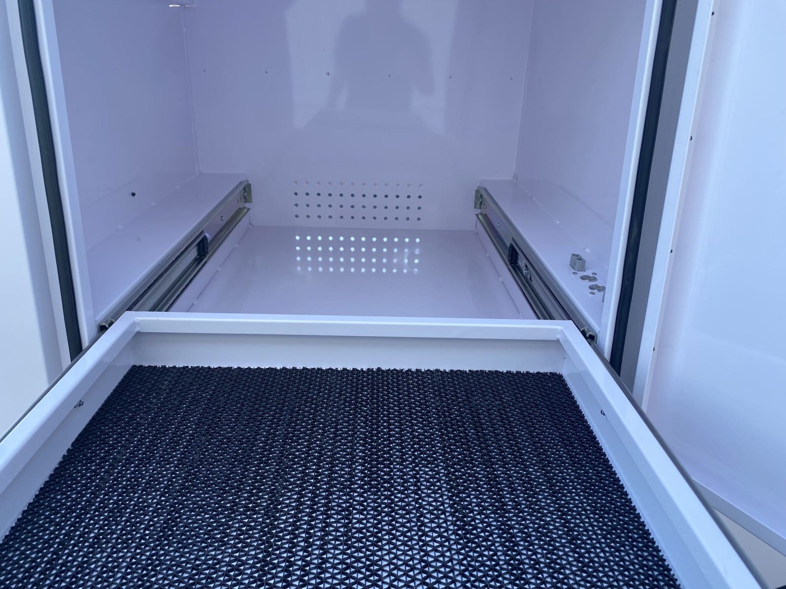 Одноосный большой прицеп для торговли