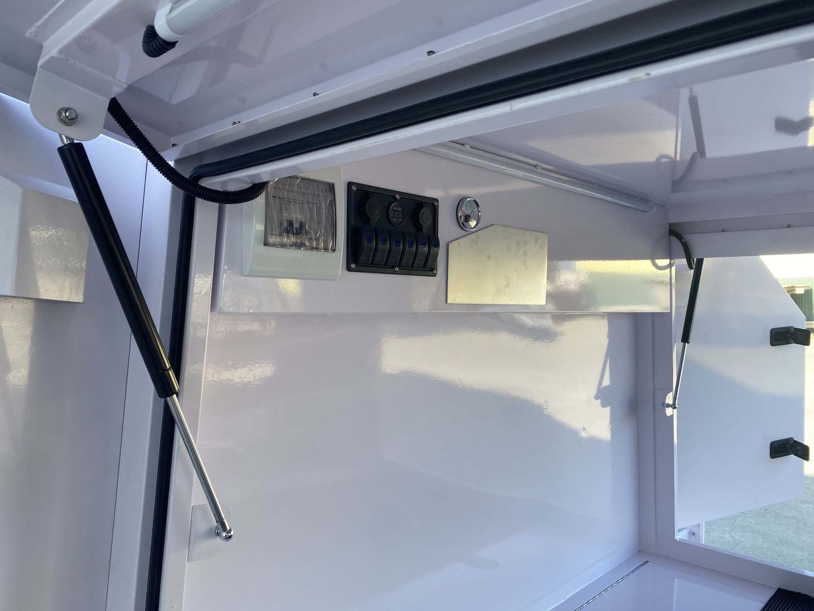 Одноосный большой прицеп для торговли