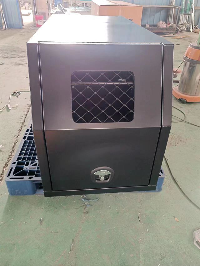 Черный навес из сплава с будкой для собаки