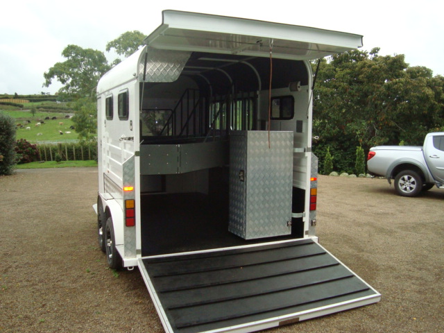 Эксклюзивный триал для лошадей типа 2 с угловой загрузкой