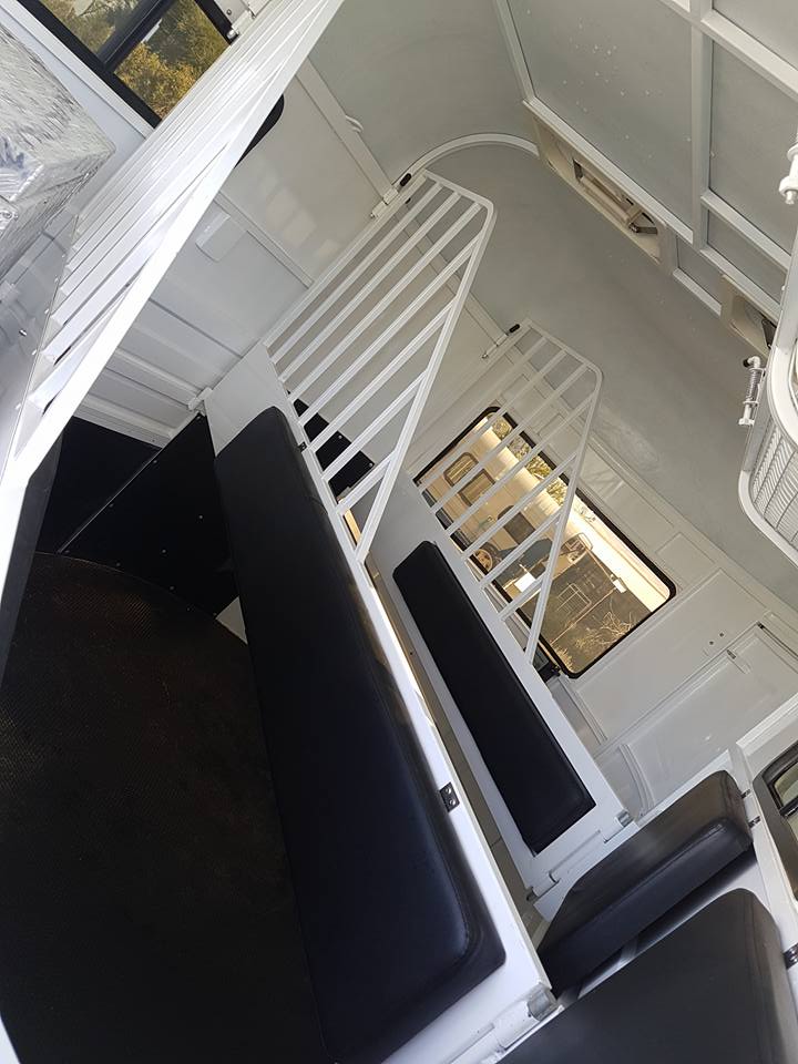 Стандартный тип 2 прицепа для перевозки лошадей с угловой загрузкой