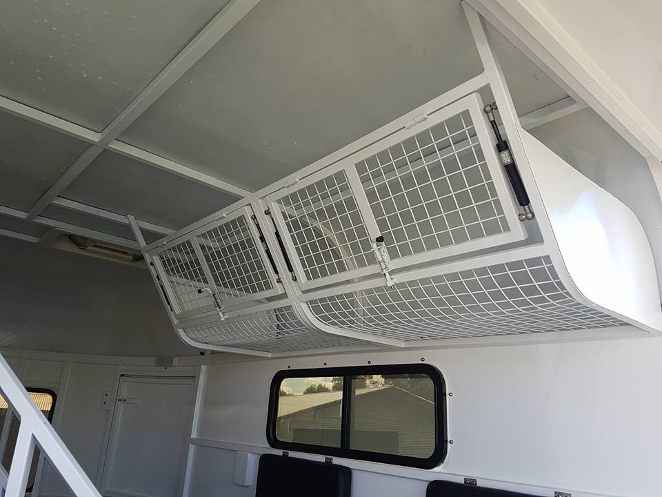 стандартный тип 2 лошадиных прицепа для перевозки лошадей с угловой загрузкой