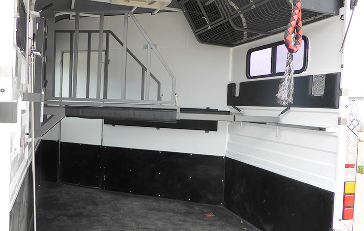 Удлиненный поплавок с угловой нагрузкой для 2 лошадей