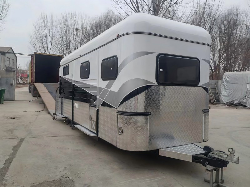 индивидуальный поплавок для лошади с квадратной передней частью