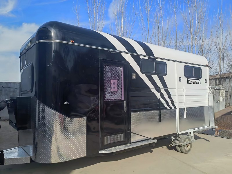 индивидуальный поплавок для лошади с квадратной передней частью