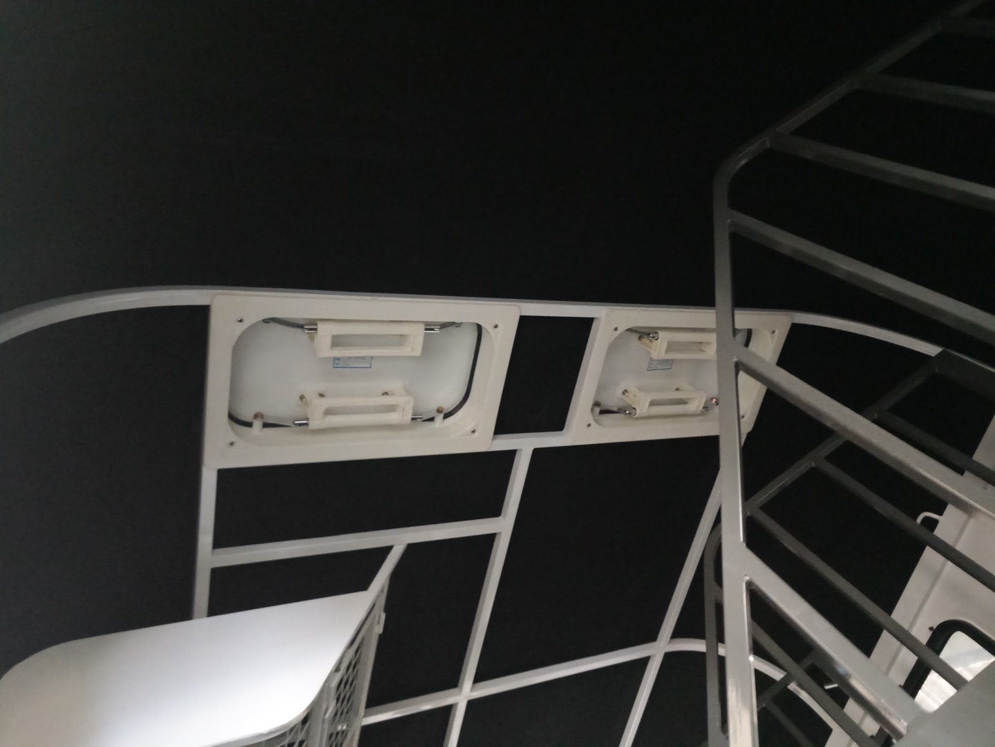 стандартный прицеп для перевозки лошадей с прямой загрузкой на 2 лошади