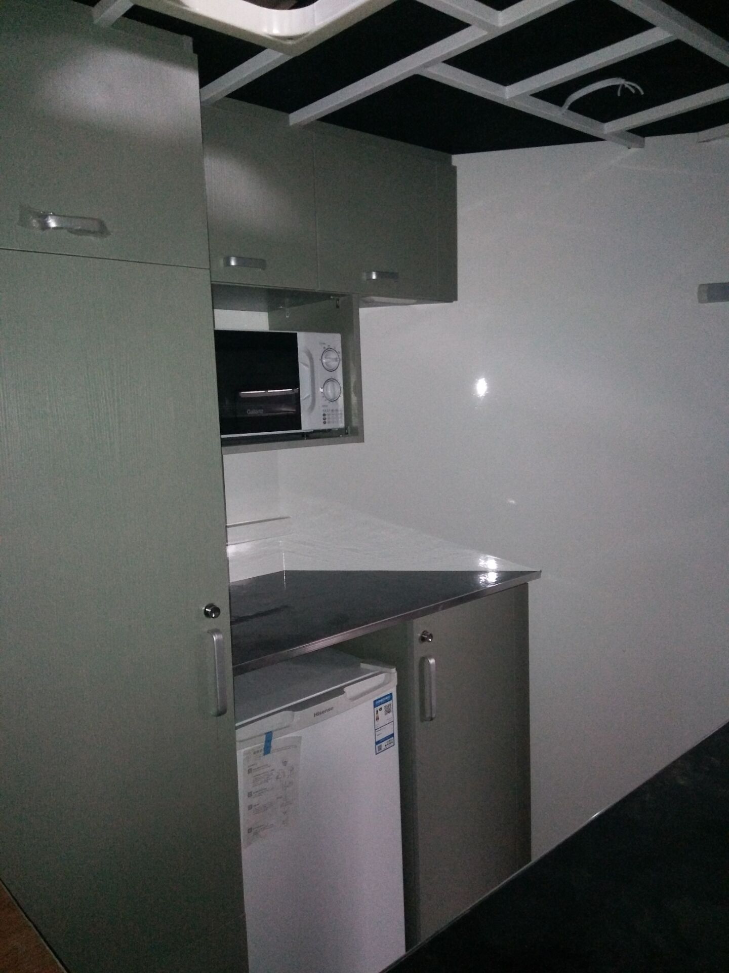 Изготовленный на заказ прицеп для перевозки лошадей с квадратной передней частью