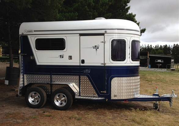 Роскошный прицеп для лошадей с прямой загрузкой на 2 лошади