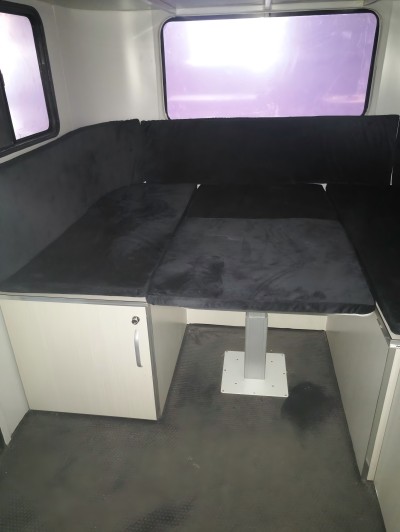 индивидуальный поплавок для лошади с квадратной передней частью