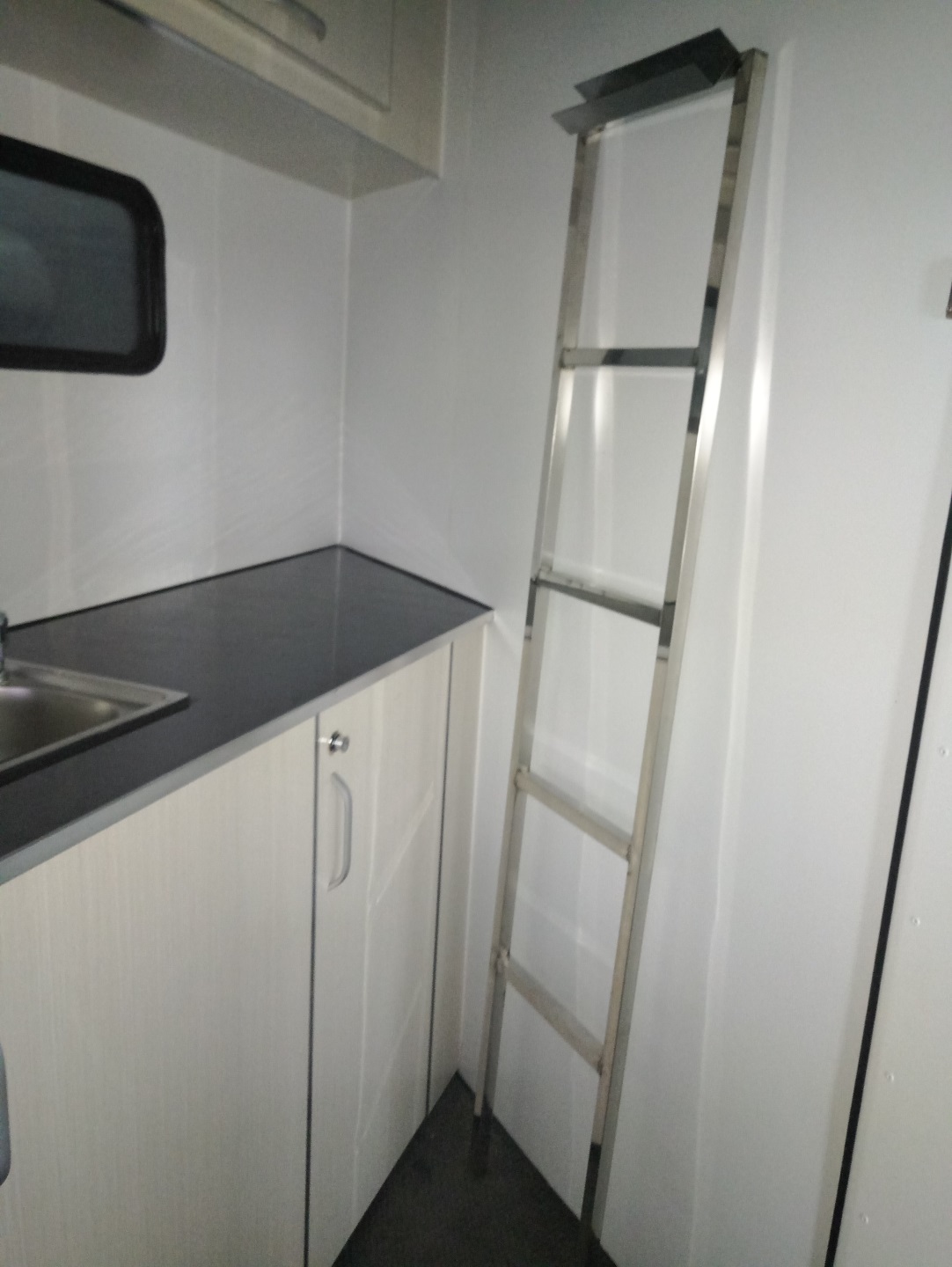 индивидуальный поплавок для лошади с квадратной передней частью