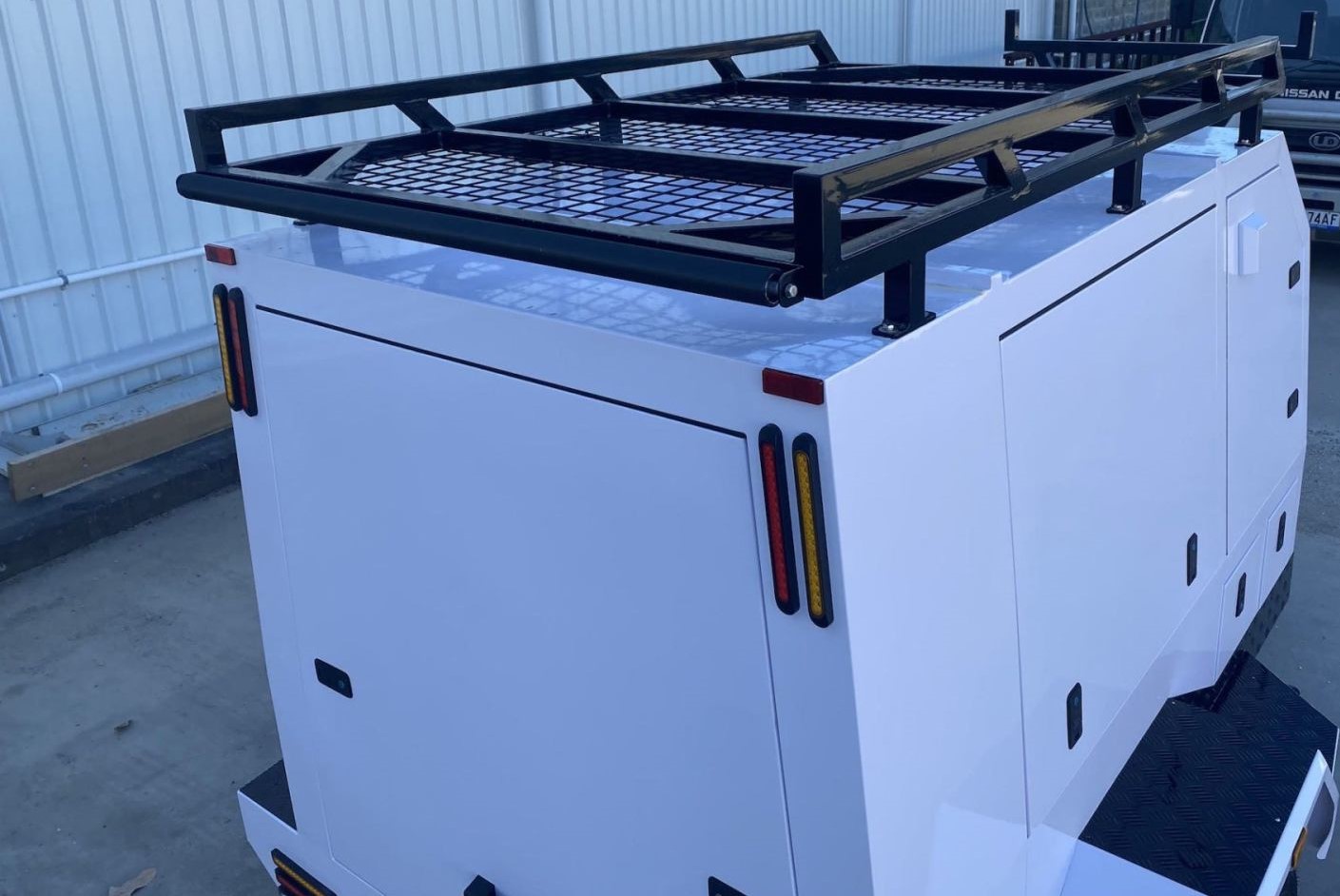 Одноосный большой торговый прицеп