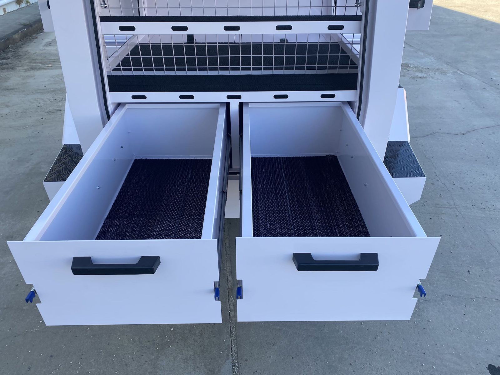 Одноосный большой торговый прицеп