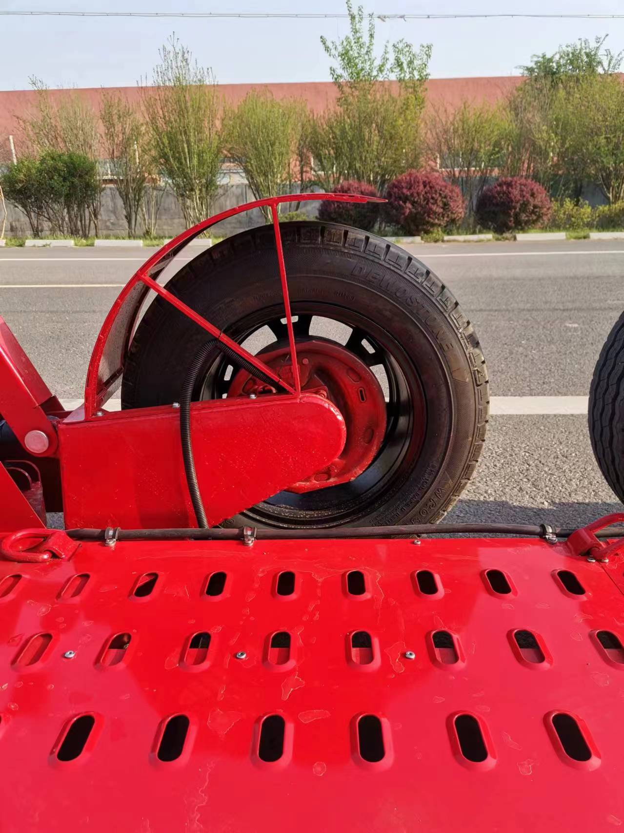 Трейлер с откидной палубой