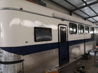 Индивидуальный поплавок для лошадей