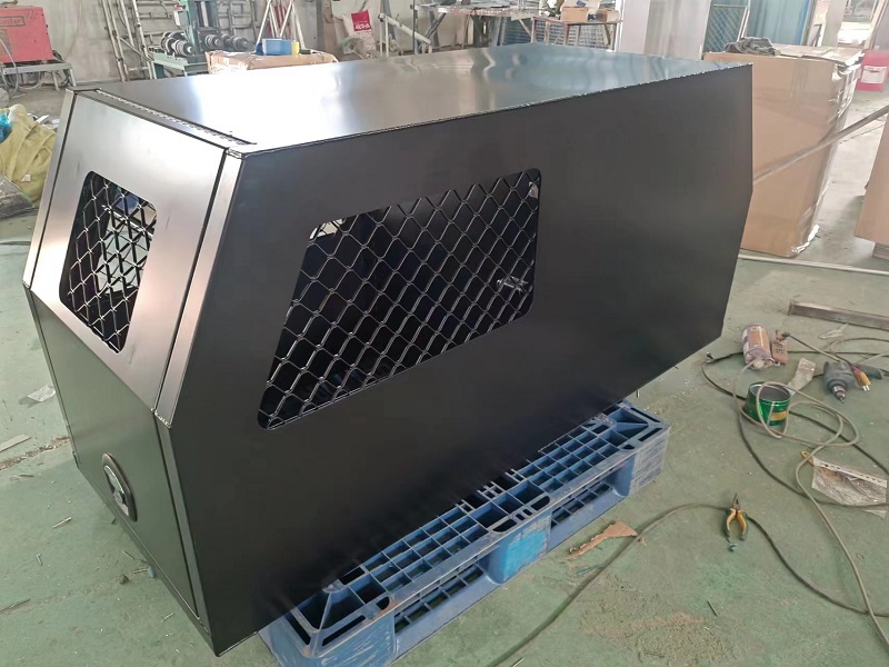 Пикап с навесом типа «крыло чайки» Пикап с навесом типа «крыло чайки»