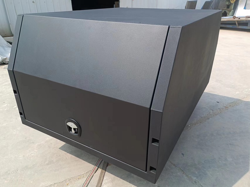 Легкий грузовик с навесом типа «крыло чайки» Легкий грузовик с навесом типа «крыло чайки»