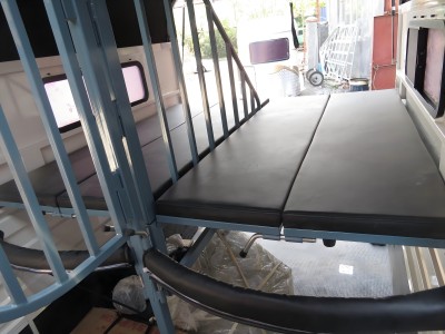 Роскошный прицеп для лошадей с прямой загрузкой на 2 лошади Роскошный прицеп для лошадей с прямой загрузкой на 2 лошади