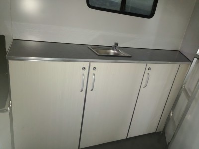 индивидуальный поплавок для лошади с квадратной передней частью индивидуальный поплавок для лошади с квадратной передней частью